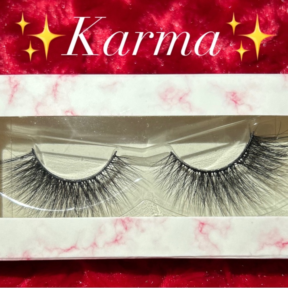 Lashes - Picture 6 of 12